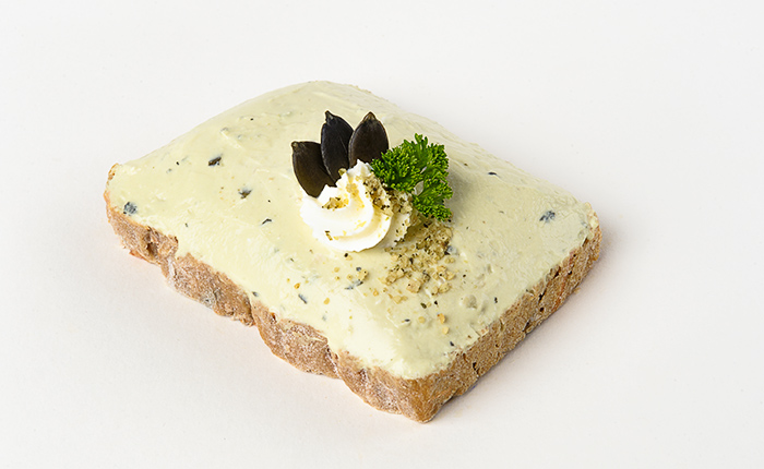 Kürbiskernaufstrich-Brötchen