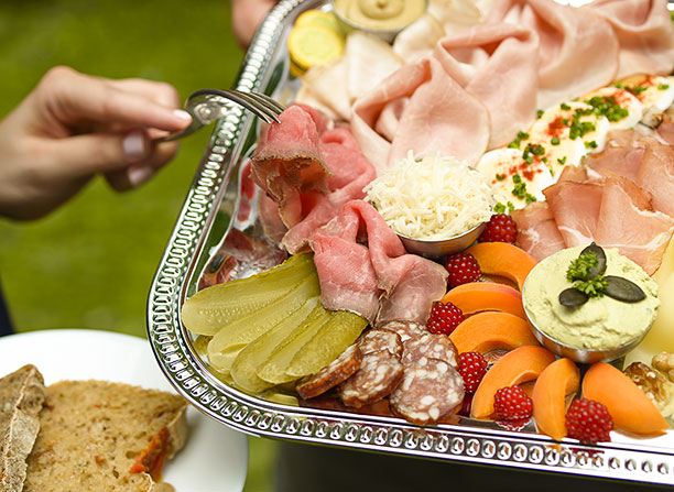 Catering und Brötchenservice in Graz – online bestellen & Eindruck hinterlasse Brötchen bestellen in Graz – hochwertiges DORET Buffet mit Brötchen, Fingerfood & mehr